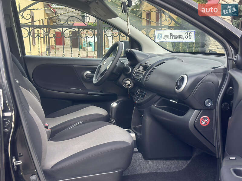 Хэтчбек Nissan Note 2009 в Дубно
