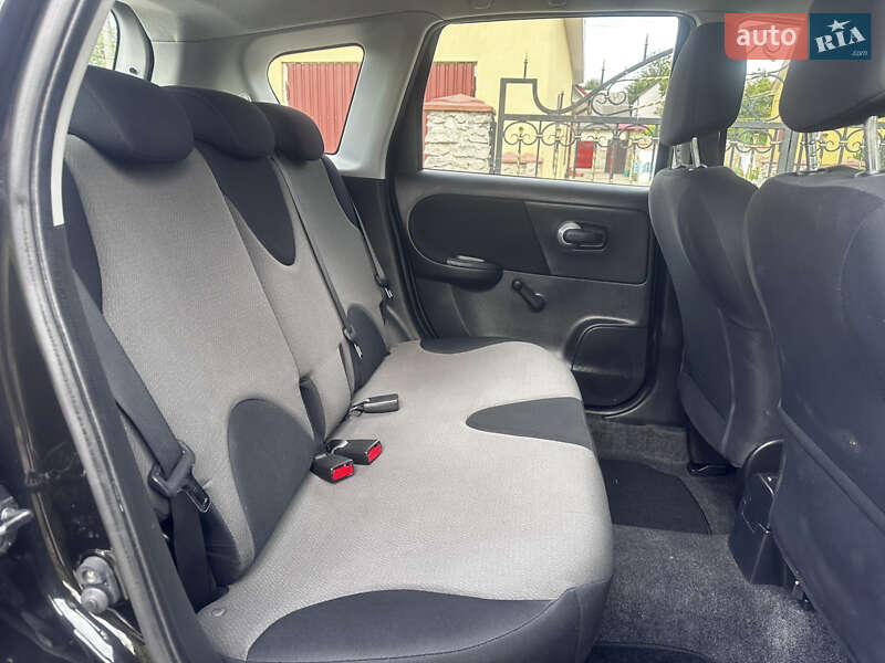Хэтчбек Nissan Note 2009 в Дубно