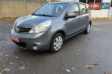 Хэтчбек Nissan Note 2010 в 