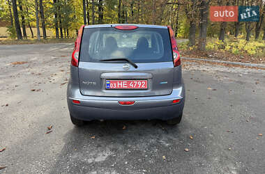 Хэтчбек Nissan Note 2010 в 