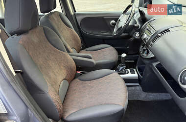 Хэтчбек Nissan Note 2010 в 