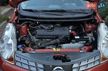 Хэтчбек Nissan Note 2006 в 