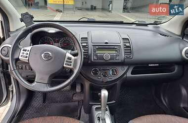 Хэтчбек Nissan Note 2009 в 