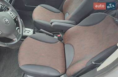 Хэтчбек Nissan Note 2009 в 