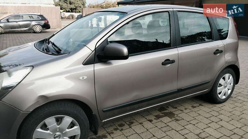 Хэтчбек Nissan Note 2012 в Львове