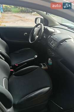 Хэтчбек Nissan Note 2013 в 