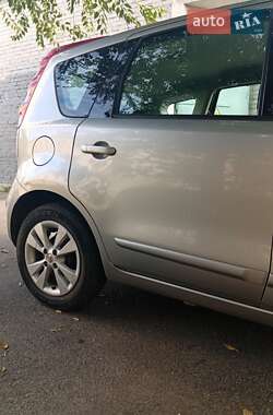 Хэтчбек Nissan Note 2013 в 