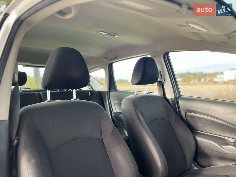 Хетчбек Nissan Note 2014 в Володимирі фото 40 Хетчбек Nissan Note 2014 в Володимирі
