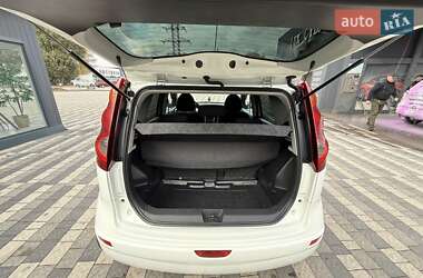 Хэтчбек Nissan Note 2012 в 