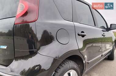 Хэтчбек Nissan Note 2009 в 