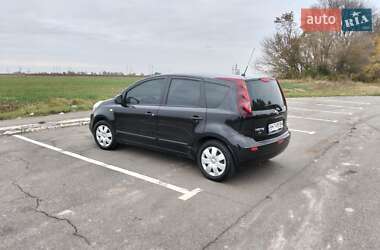 Хэтчбек Nissan Note 2009 в 