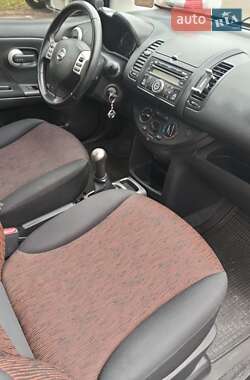 Хэтчбек Nissan Note 2009 в 