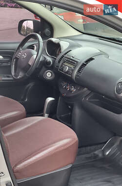 Хэтчбек Nissan Note 2008 в 