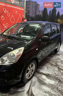 Хэтчбек Nissan Note 2009 в 