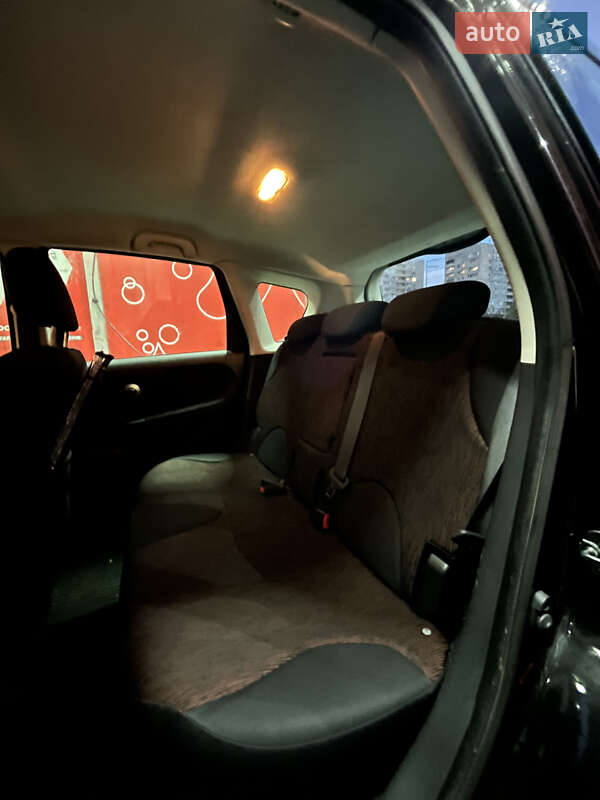 Хетчбек Nissan Note 2009 в Києві фото 12 Хетчбек Nissan Note 2009 в Києві