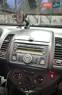 Хэтчбек Nissan Note 2009 в 