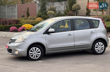 Хэтчбек Nissan Note 2010 в 