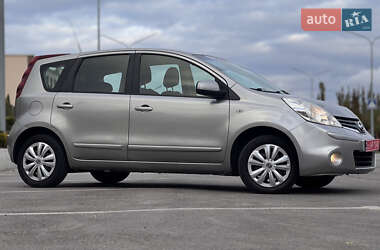 Хэтчбек Nissan Note 2010 в 