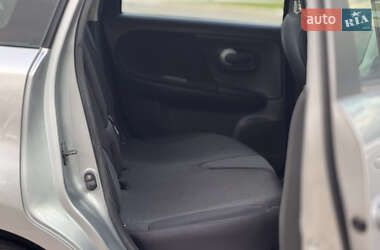 Хэтчбек Nissan Note 2010 в 