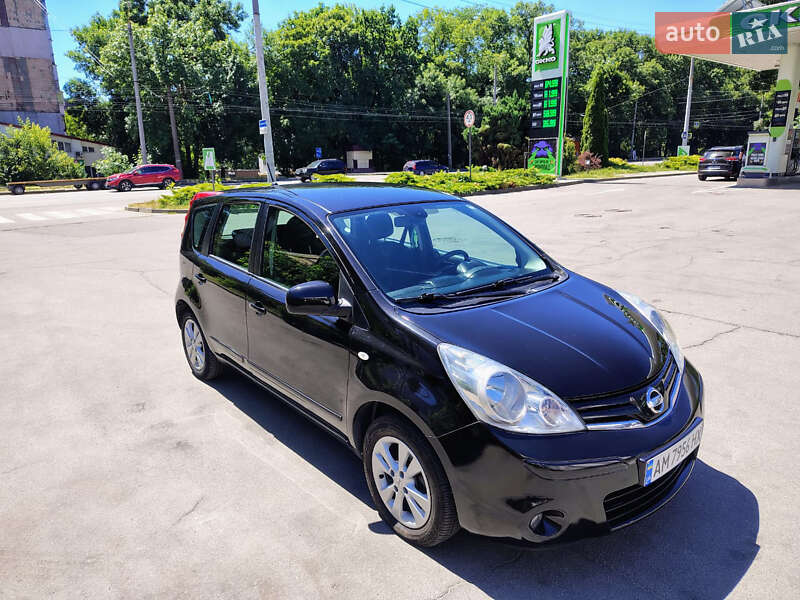 Хетчбек Nissan Note 2010 в Рівному фото Хетчбек Nissan Note 2010 в Рівному