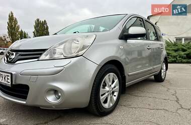 Хэтчбек Nissan Note 2010 в 