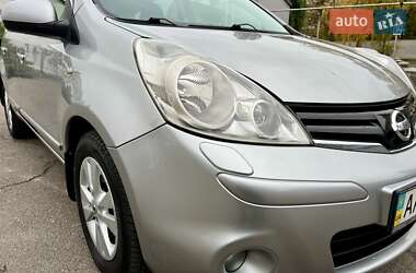 Хэтчбек Nissan Note 2010 в 
