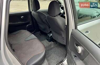 Хэтчбек Nissan Note 2010 в 