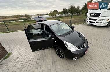 Хэтчбек Nissan Note 2012 в 