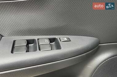 Хэтчбек Nissan Note 2012 в 