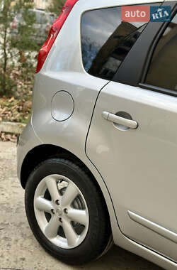 Хэтчбек Nissan Note 2006 в 