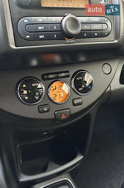 Хэтчбек Nissan Note 2006 в 