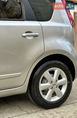 Хэтчбек Nissan Note 2006 в 
