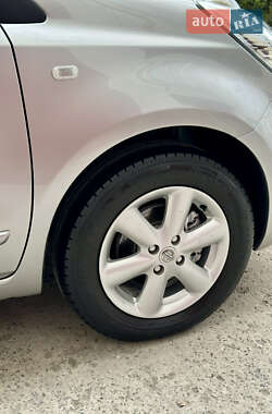Хэтчбек Nissan Note 2006 в 