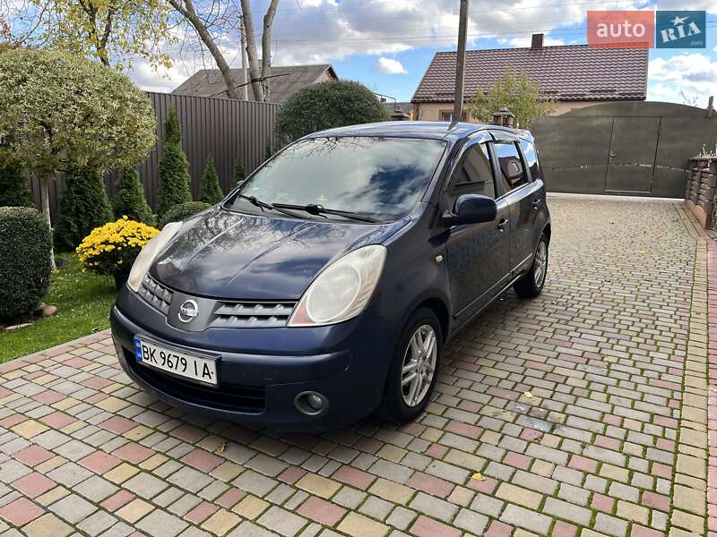 Хэтчбек Nissan Note 2008 в Ровно