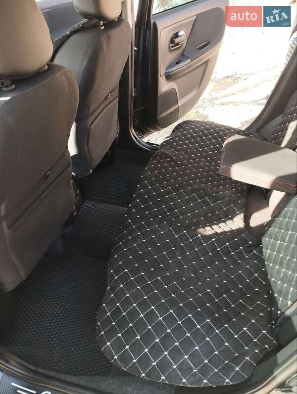 Хэтчбек Nissan Note 2010 в Ужгороде фото 5 Хэтчбек Nissan Note 2010 в Ужгороде