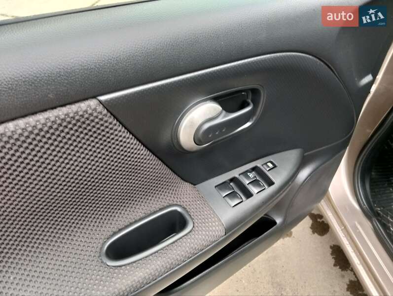 Хэтчбек Nissan Note 2007 в Сокирнице