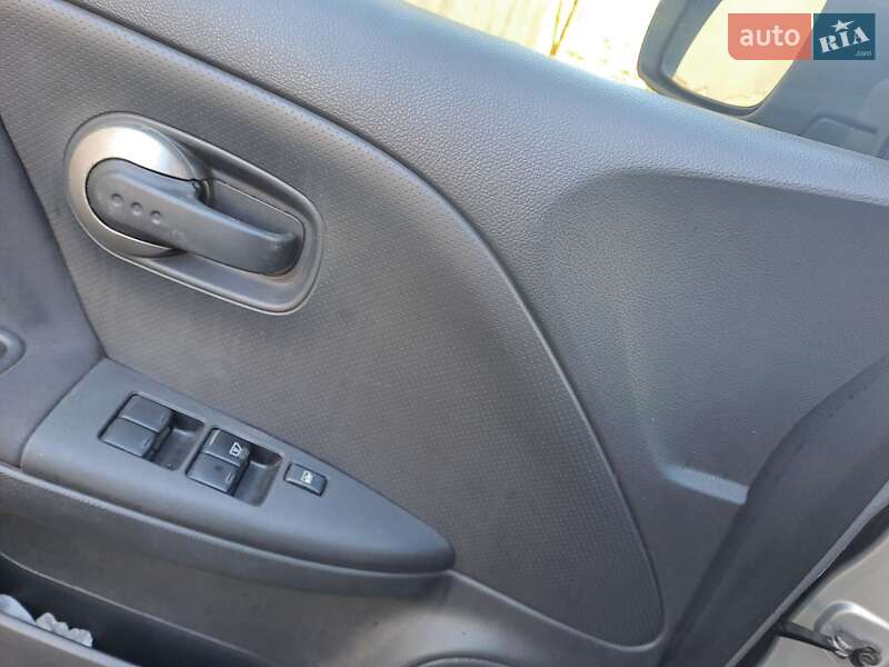 Хэтчбек Nissan Note 2009 в Решетиловке