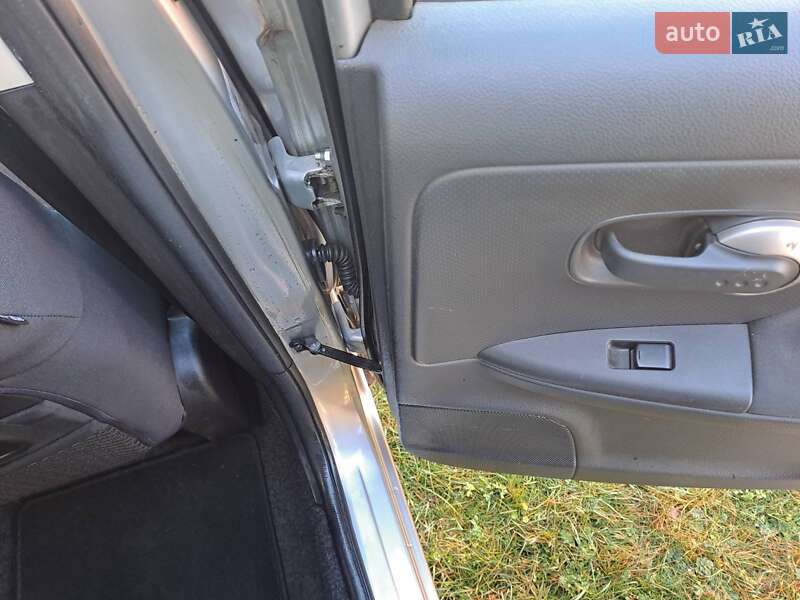 Хэтчбек Nissan Note 2009 в Решетиловке