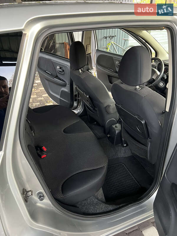 Хэтчбек Nissan Note 2006 в Буче