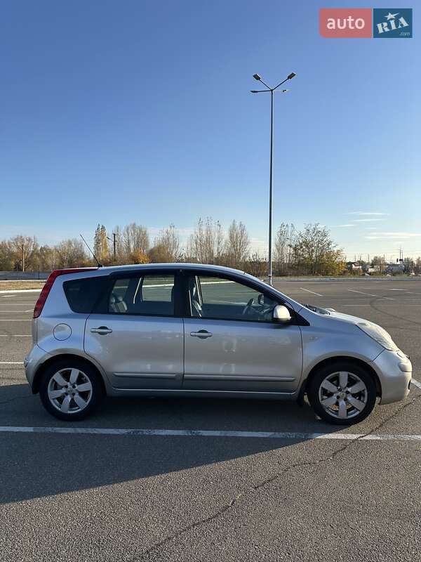Хэтчбек Nissan Note 2008 в Киеве