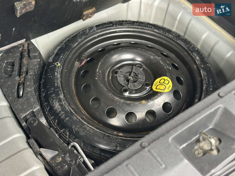 Хэтчбек Nissan Note 2006 в Староконстантинове