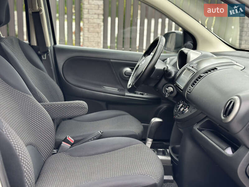 Хэтчбек Nissan Note 2006 в Староконстантинове