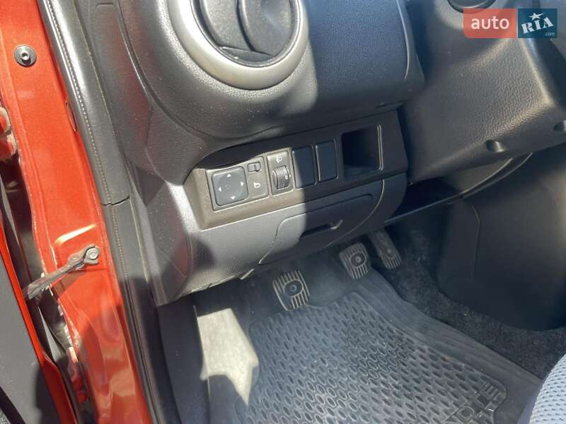 Хэтчбек Nissan Note 2008 в Могилев-Подольске