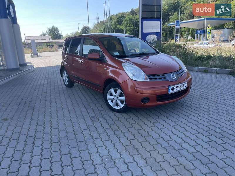 Хэтчбек Nissan Note 2008 в Могилев-Подольске
