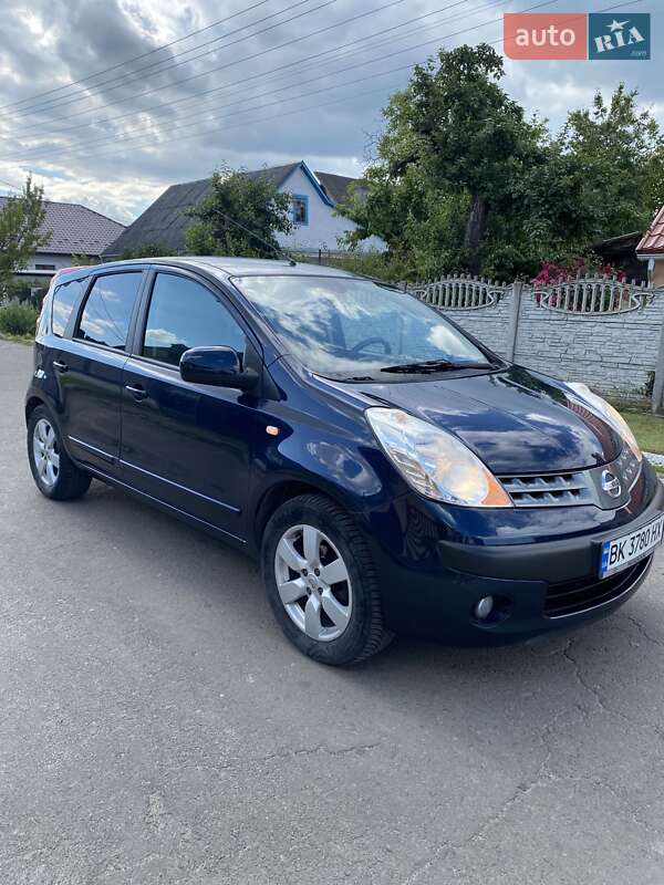 Хэтчбек Nissan Note 2006 в Дубно