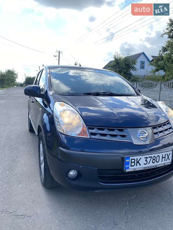 Хэтчбек Nissan Note 2006 в Дубно