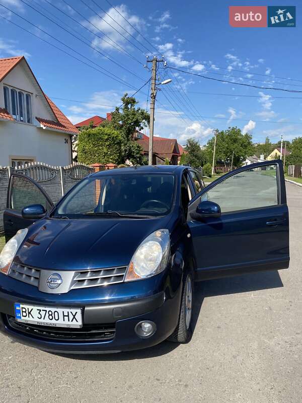 Хэтчбек Nissan Note 2006 в Дубно