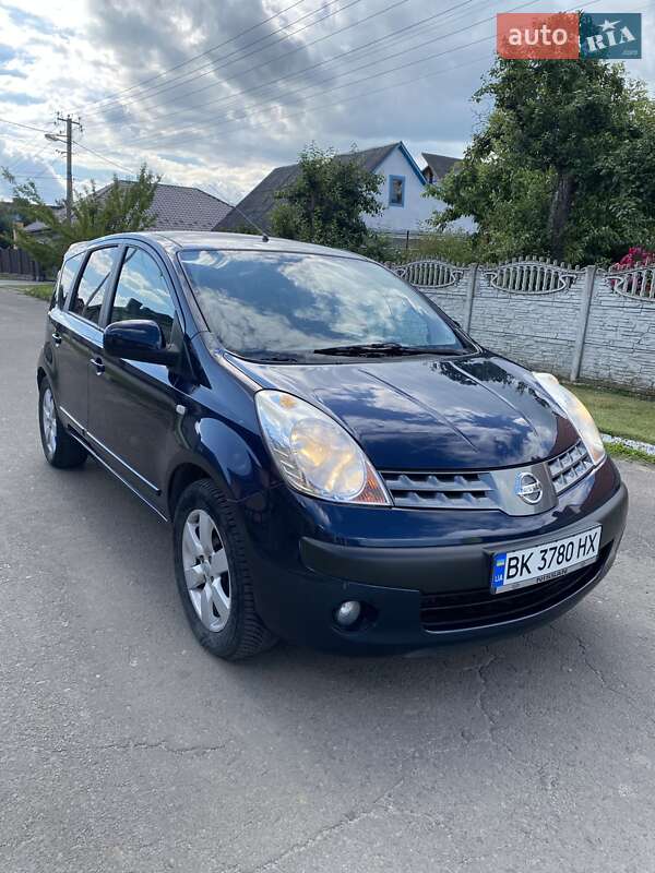 Хэтчбек Nissan Note 2006 в Дубно