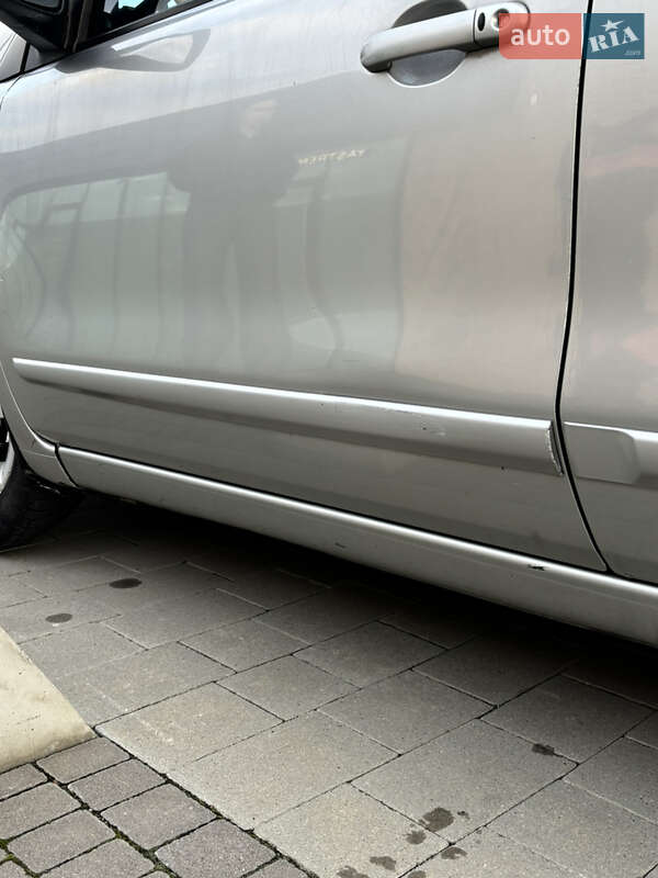 Хэтчбек Nissan Note 2010 в Хмельницком фото 10 Хэтчбек Nissan Note 2010 в Хмельницком