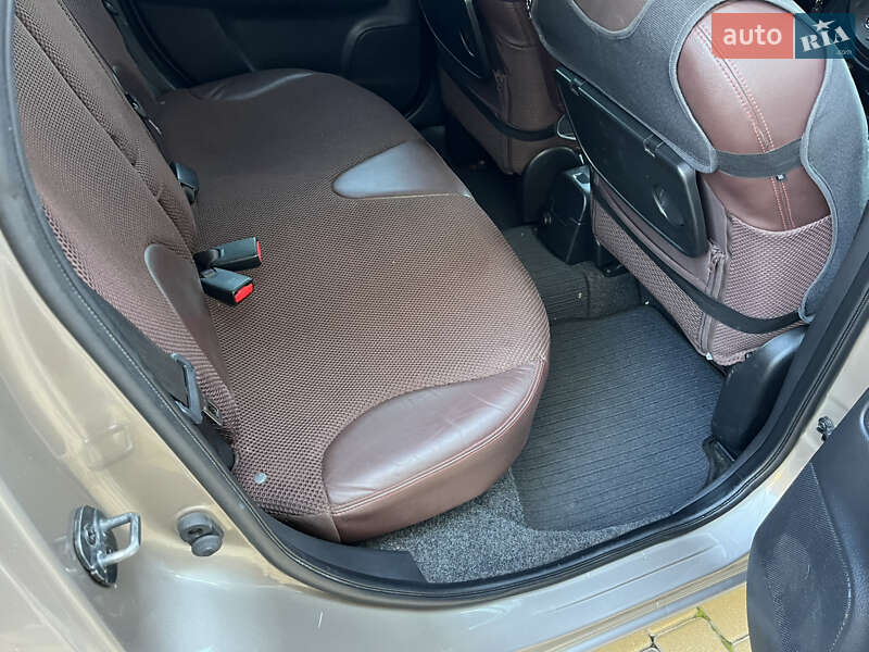 Хэтчбек Nissan Note 2007 в Могилев-Подольске